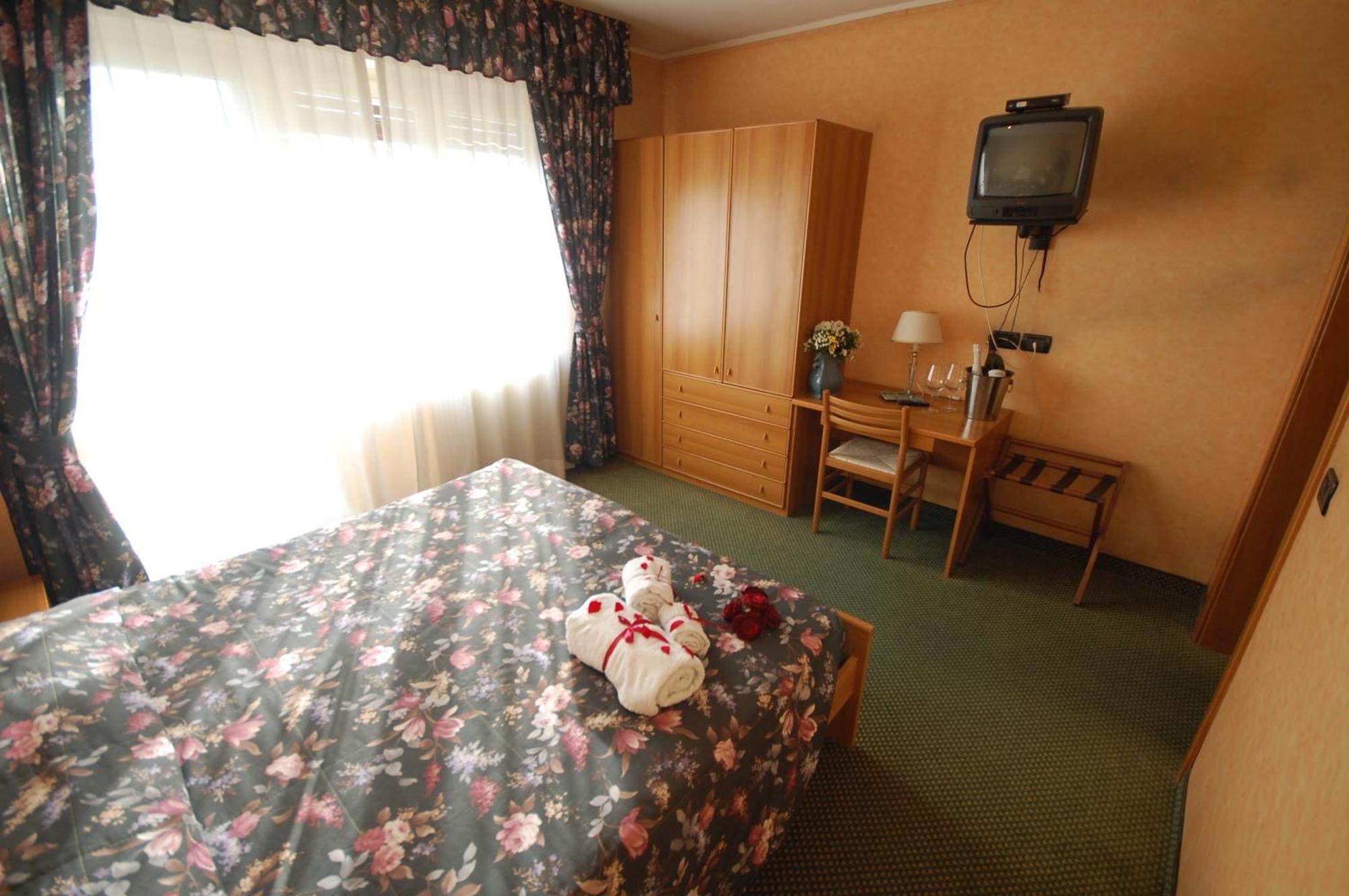 Chalet Fiocco Di Neve Pinzolo Δωμάτιο φωτογραφία